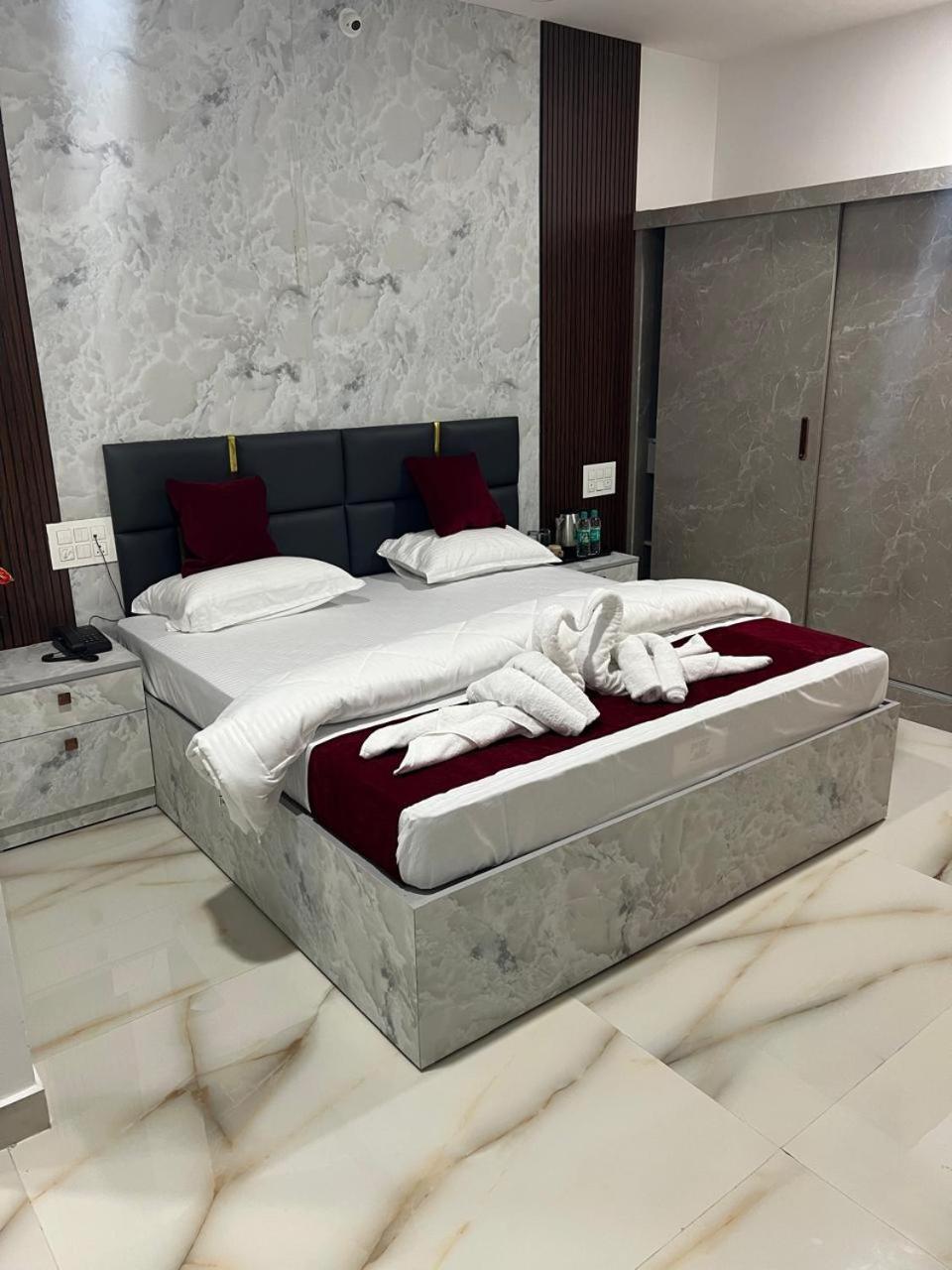 Hotel Sky Blue And Suites Μπανγκαλόρ Εξωτερικό φωτογραφία