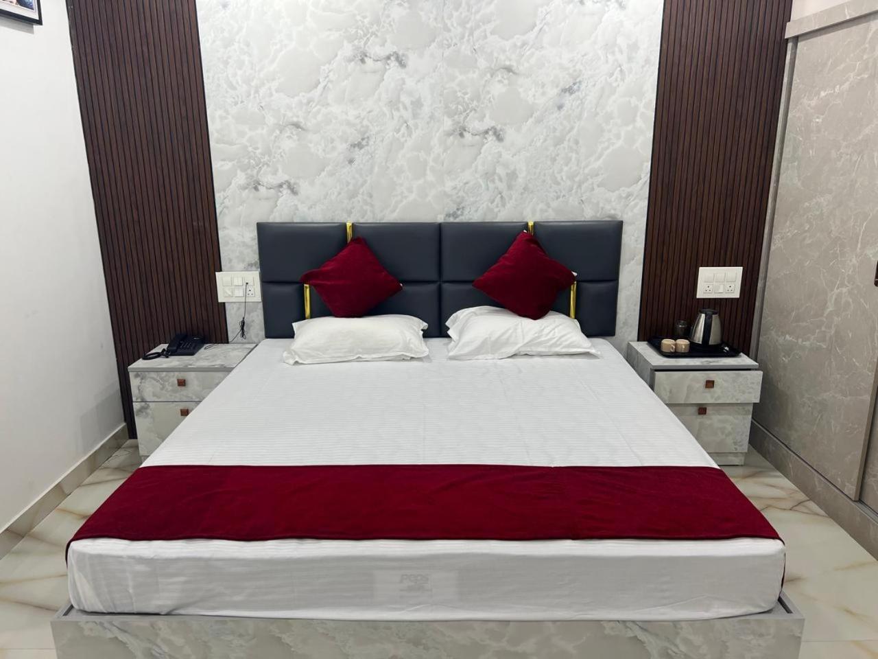 Hotel Sky Blue And Suites Μπανγκαλόρ Εξωτερικό φωτογραφία