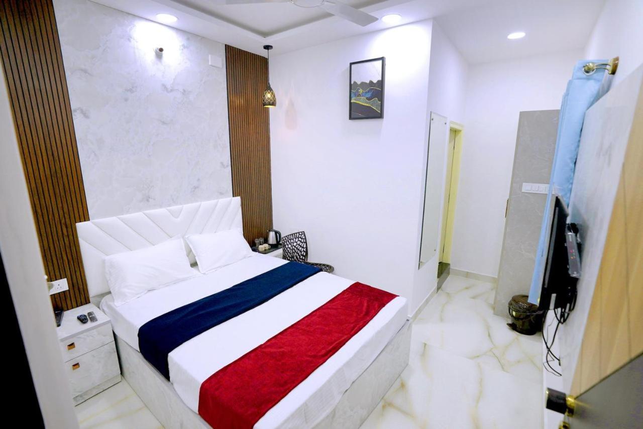 Hotel Sky Blue And Suites Μπανγκαλόρ Εξωτερικό φωτογραφία